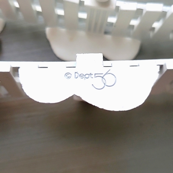 Dept 56 Metal Snow Village White Picket Fences - 2 - Picture 5 of 5